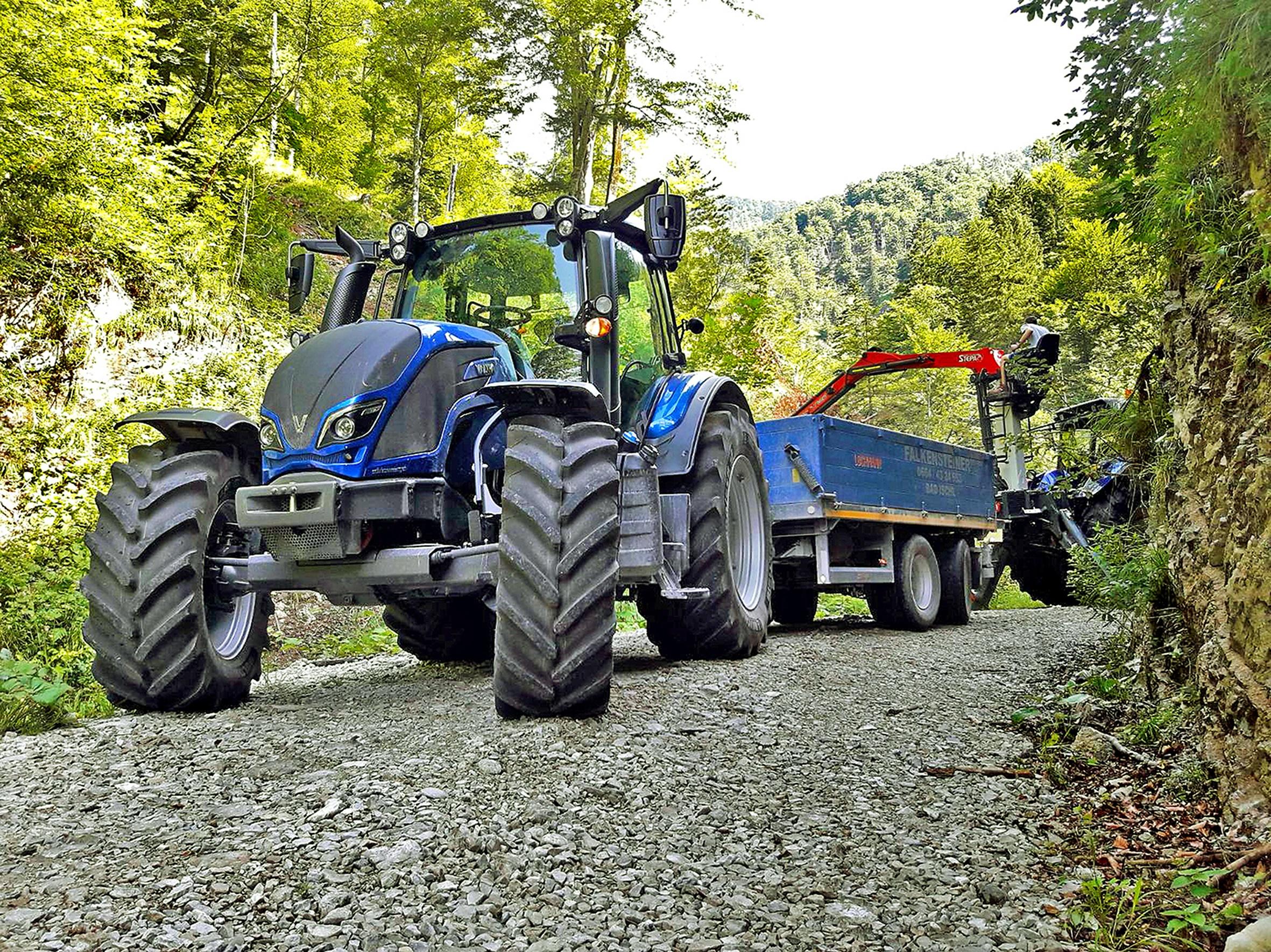 Valtra N174 Direct für die Firma Sand und Schotter