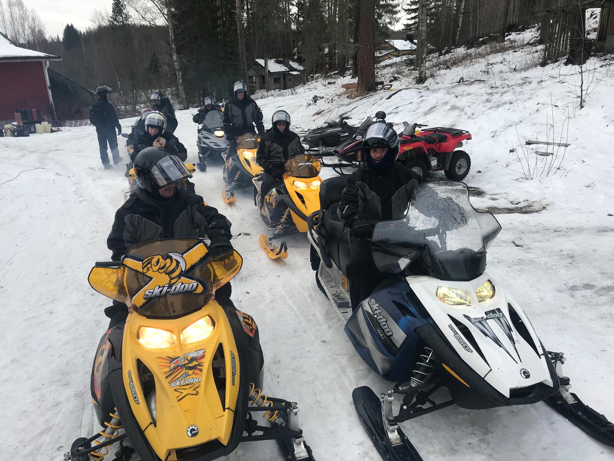 Die Schneemobilsafari durch die Wälder Mittelfinnlands